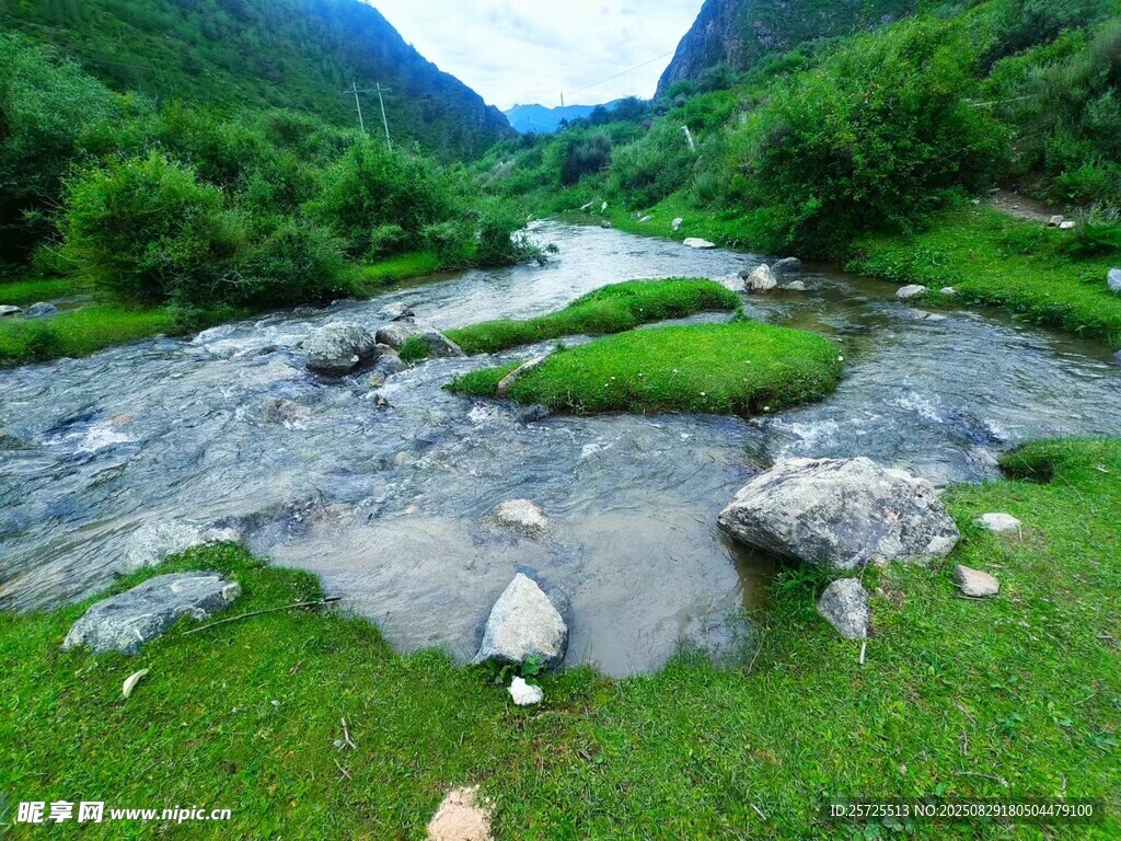 山間小溪  山清水秀