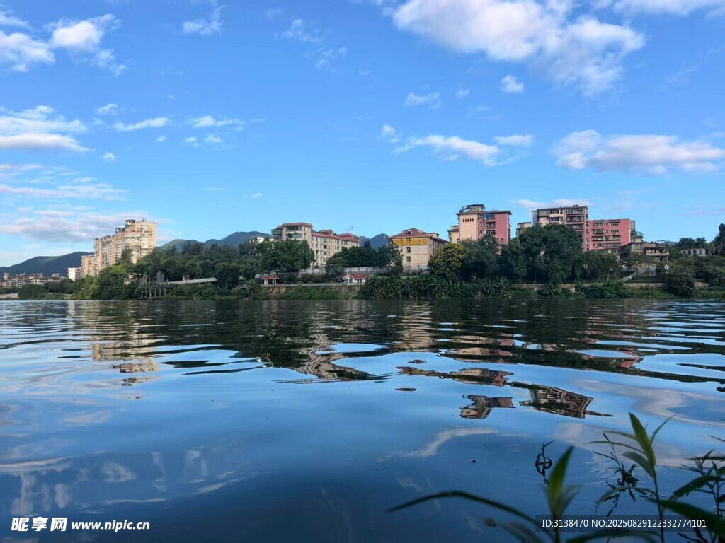 江濱河畔