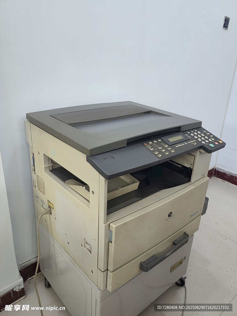 老式多功能復(fù)印機