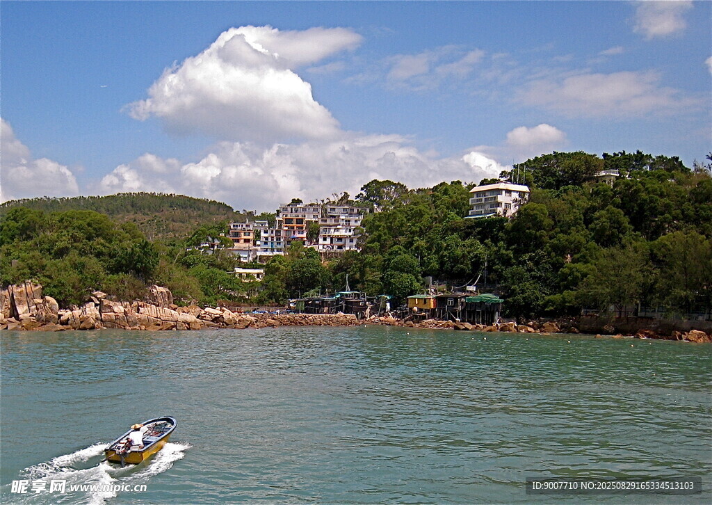 海上快艇游 岸邊小鎮(zhèn)風(fēng)光