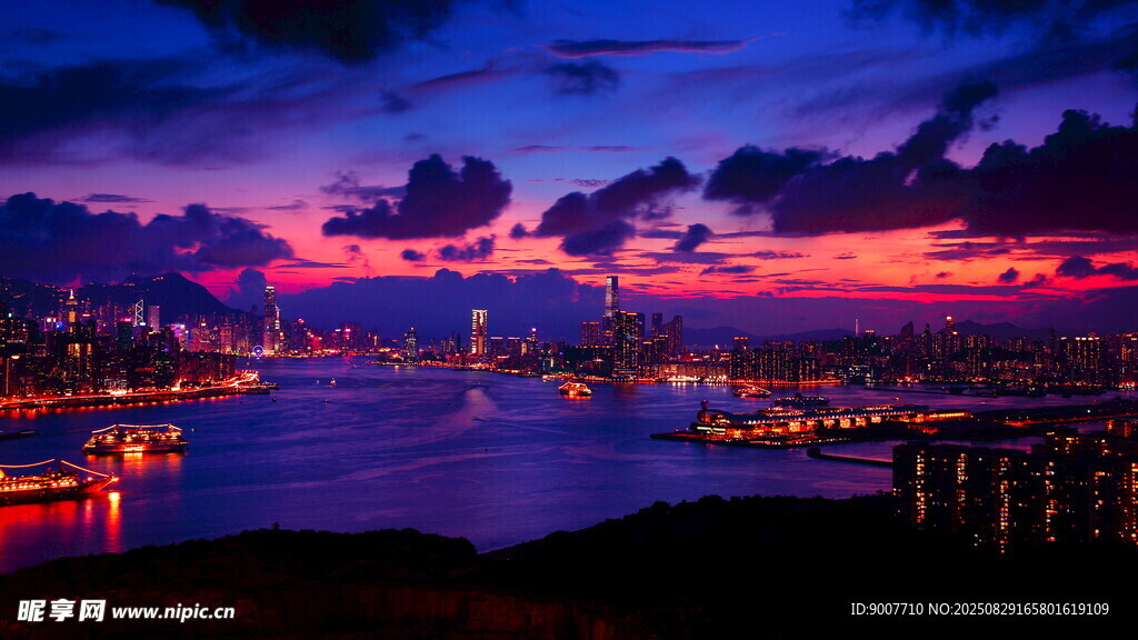 城市黃昏江畔絢麗夜景