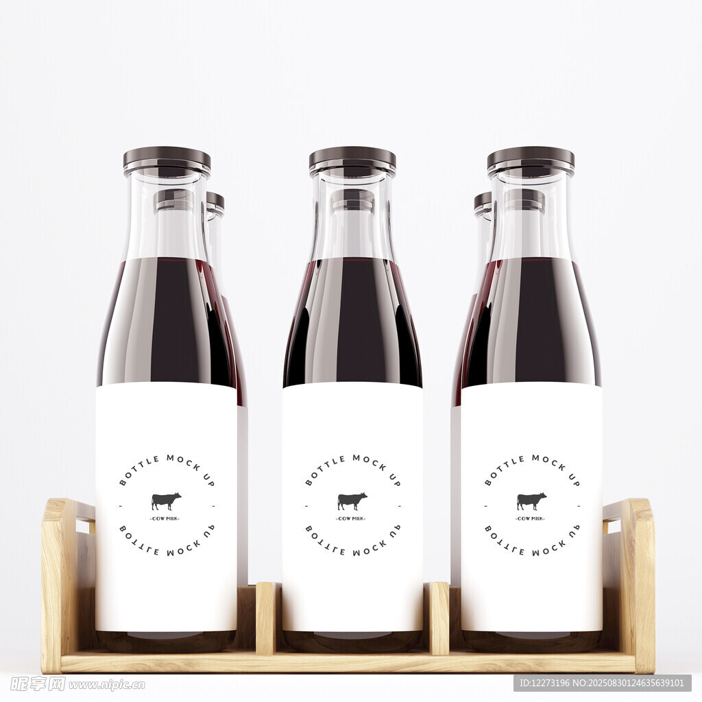 木質(zhì)托盤(pán)上的三瓶深色飲品
