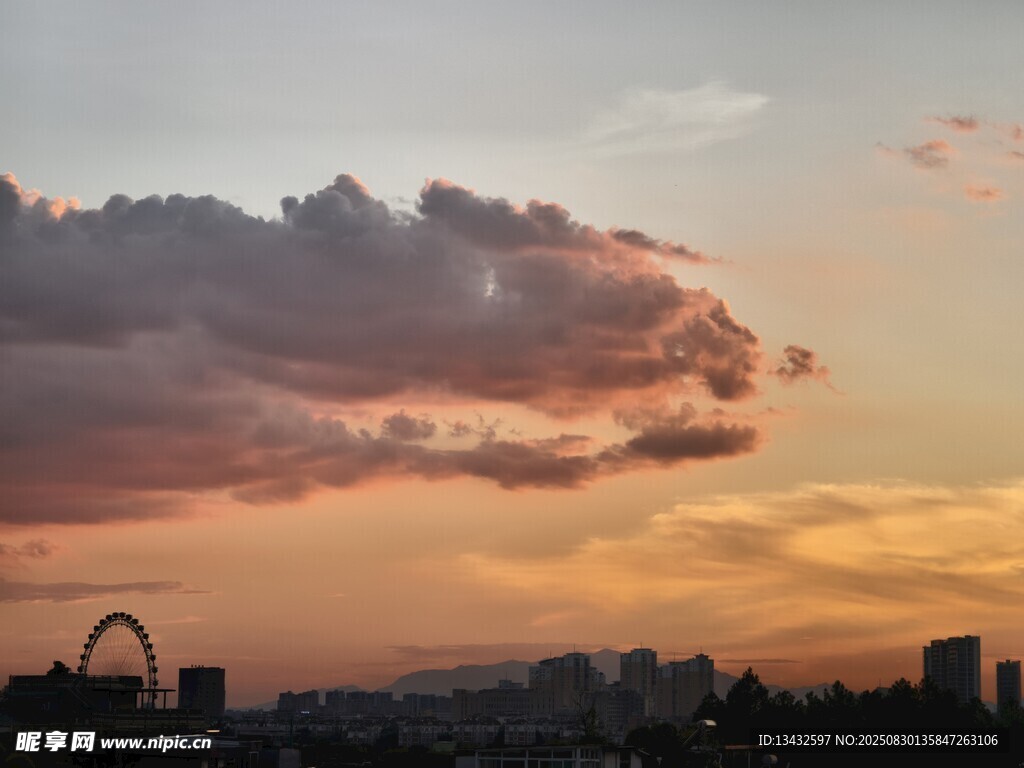 城市黃昏天空美景