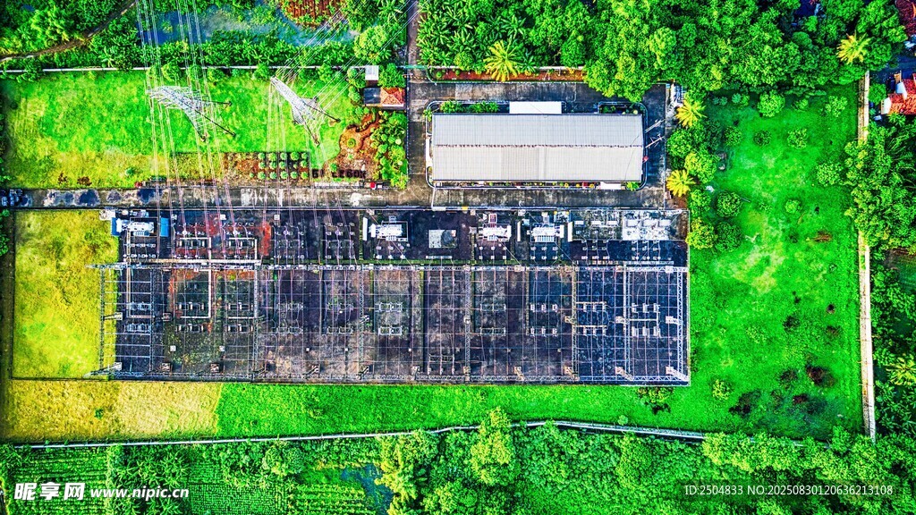 空中俯瞰屋頂光伏電站