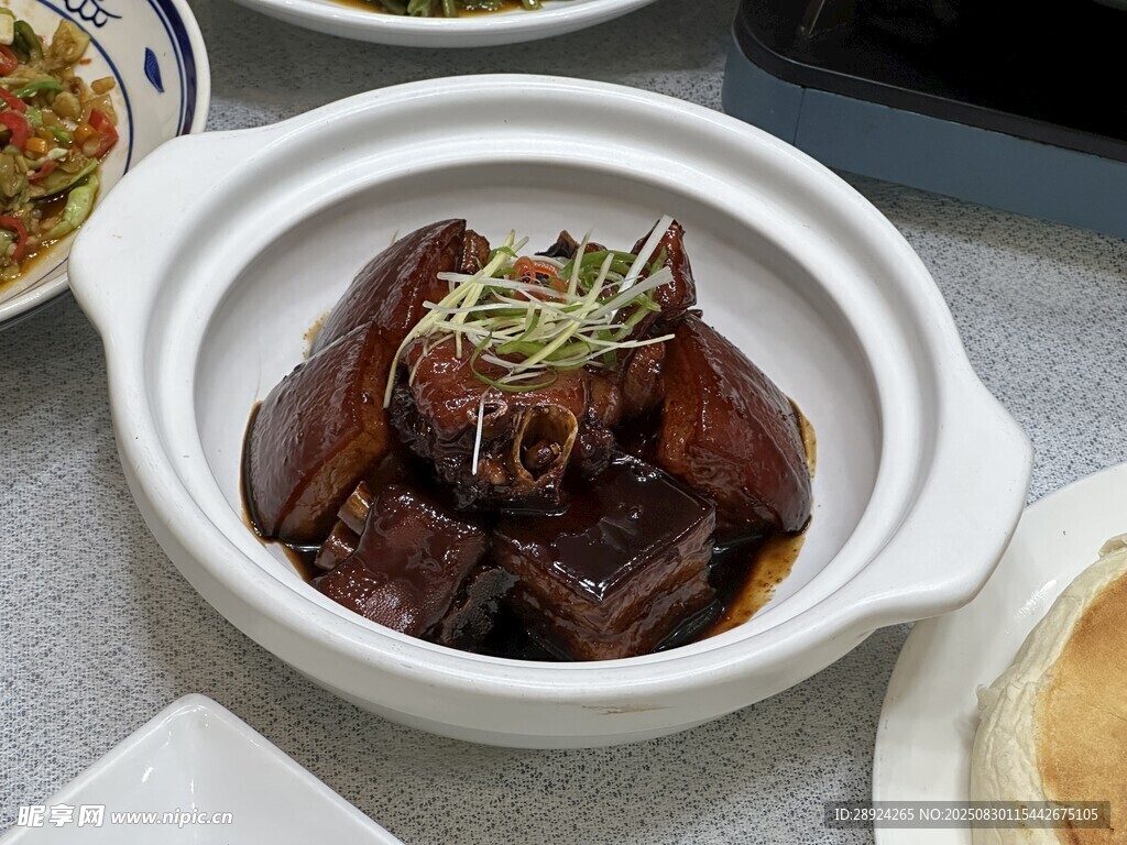 砂鍋醬鹵豬蹄
