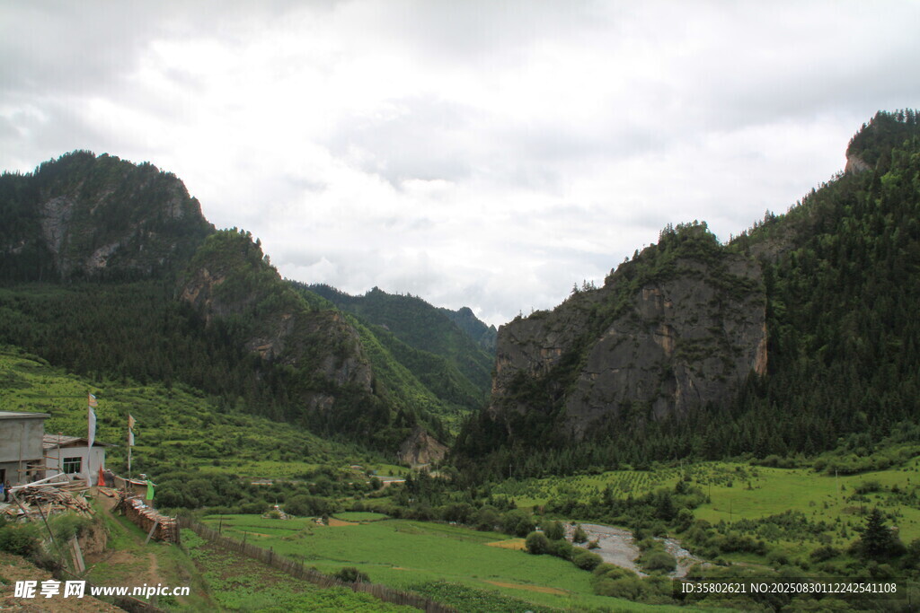 山間綠野美景