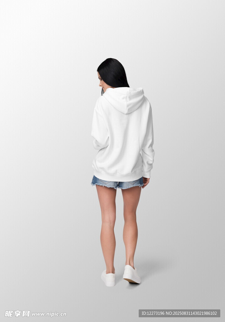 穿連帽衫的女性背影