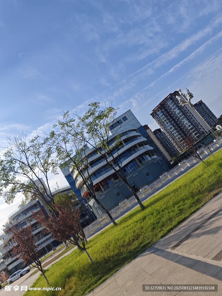 現(xiàn)代城市建筑與綠化景觀