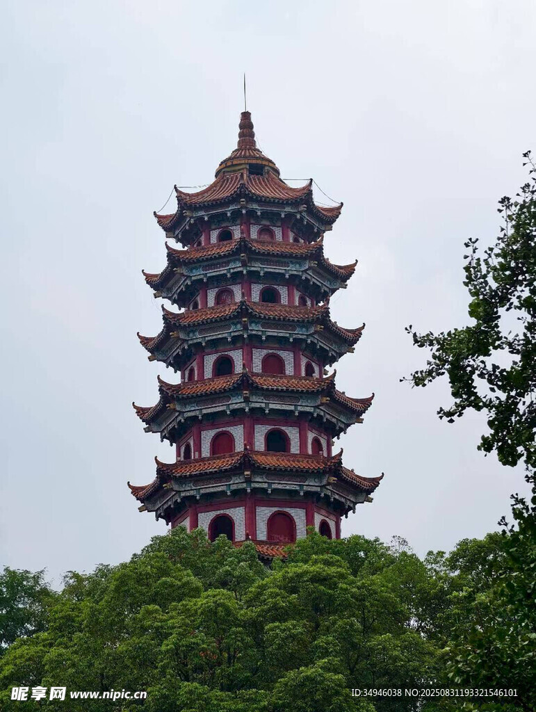 古色古香的多層塔樓