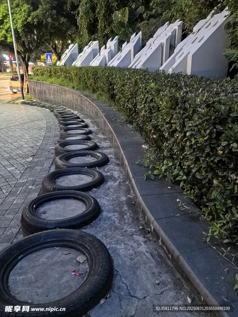 輪胎鋪就的戶外步道