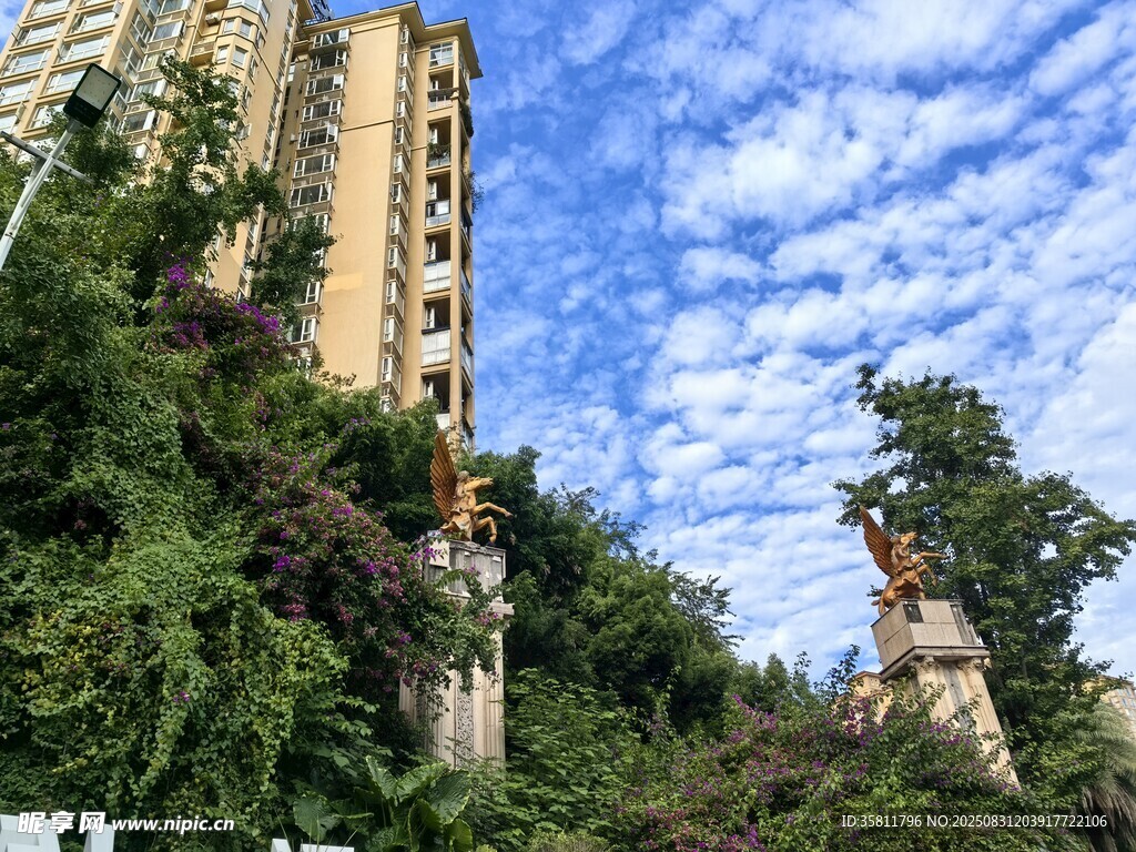 依山而立的高層住宅