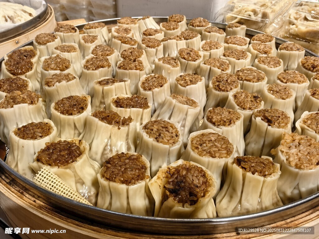 美味蒸餃擺滿蒸籠