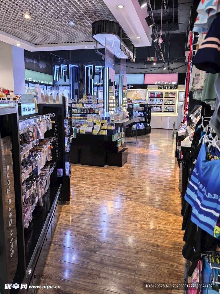 時尚鞋店內(nèi)部陳列景觀
