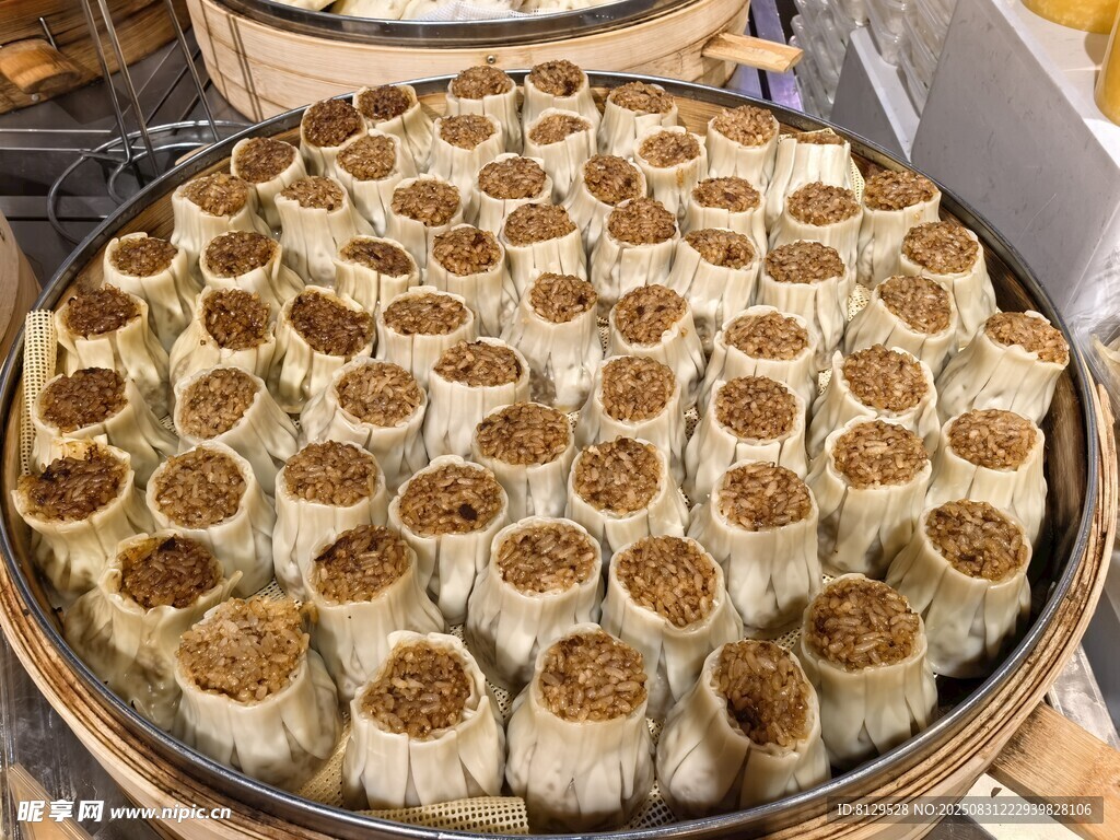 美味糯米燒麥擺滿蒸籠