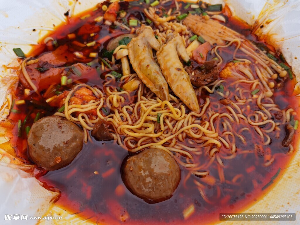 香辣肉丸泡面麻辣燙美食特寫