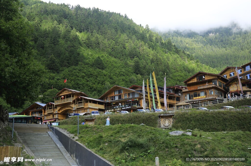 山間木屋美景