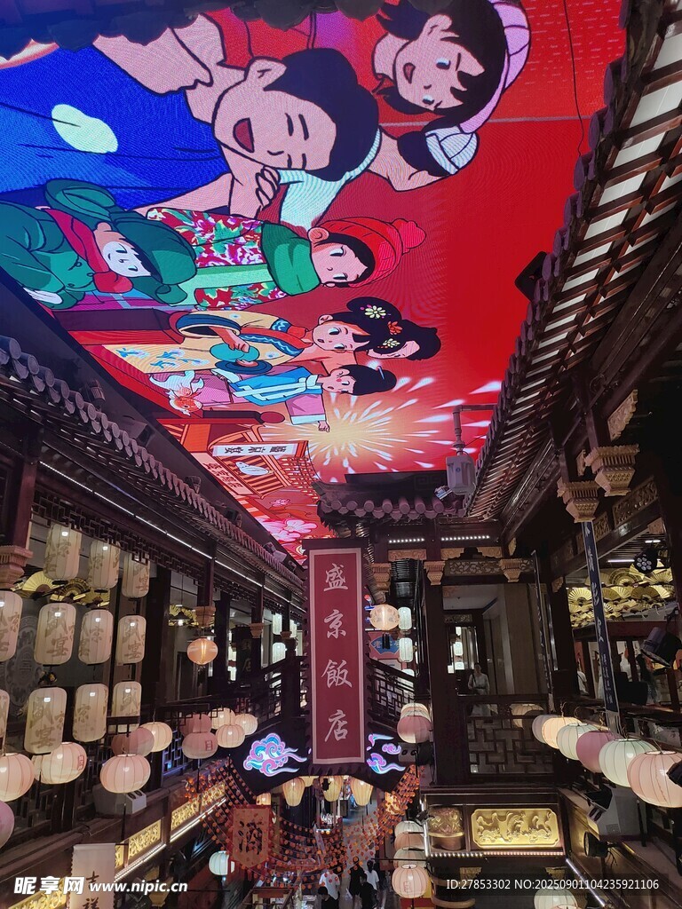 中式餐廳絢麗彩繪天花板