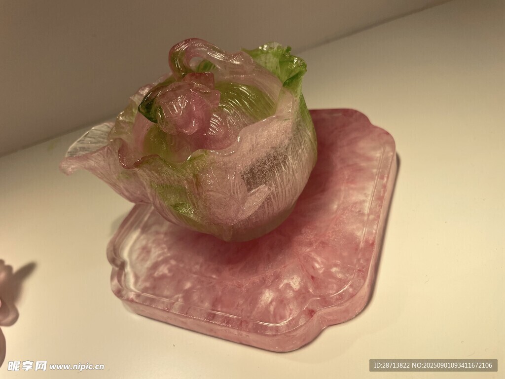粉綠相間水晶琉璃擺件