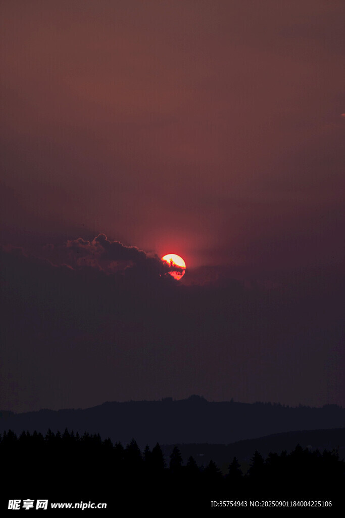 日落時(shí)分的壯麗天空景觀
