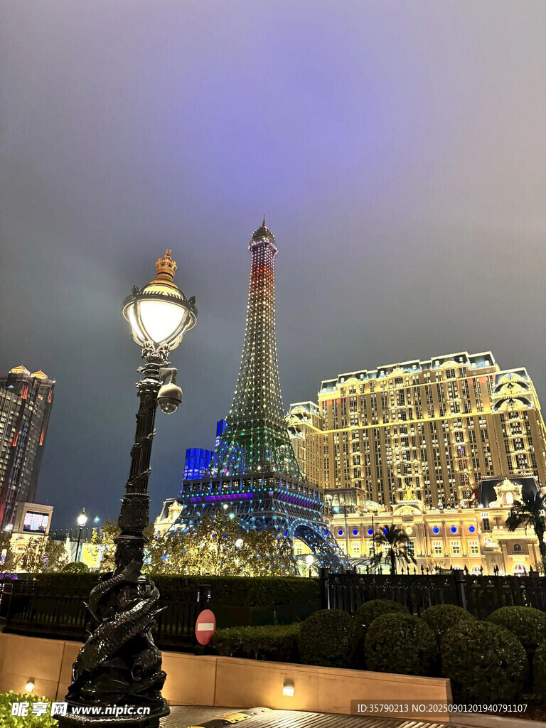 夜幕下的埃菲爾鐵塔景觀