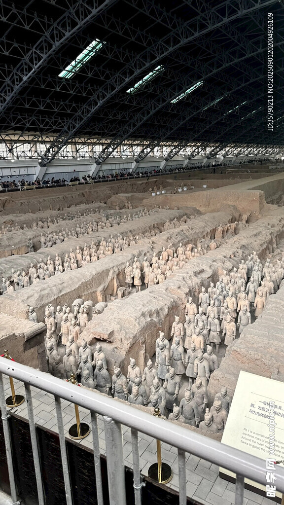 大型體育場內(nèi)座無虛席