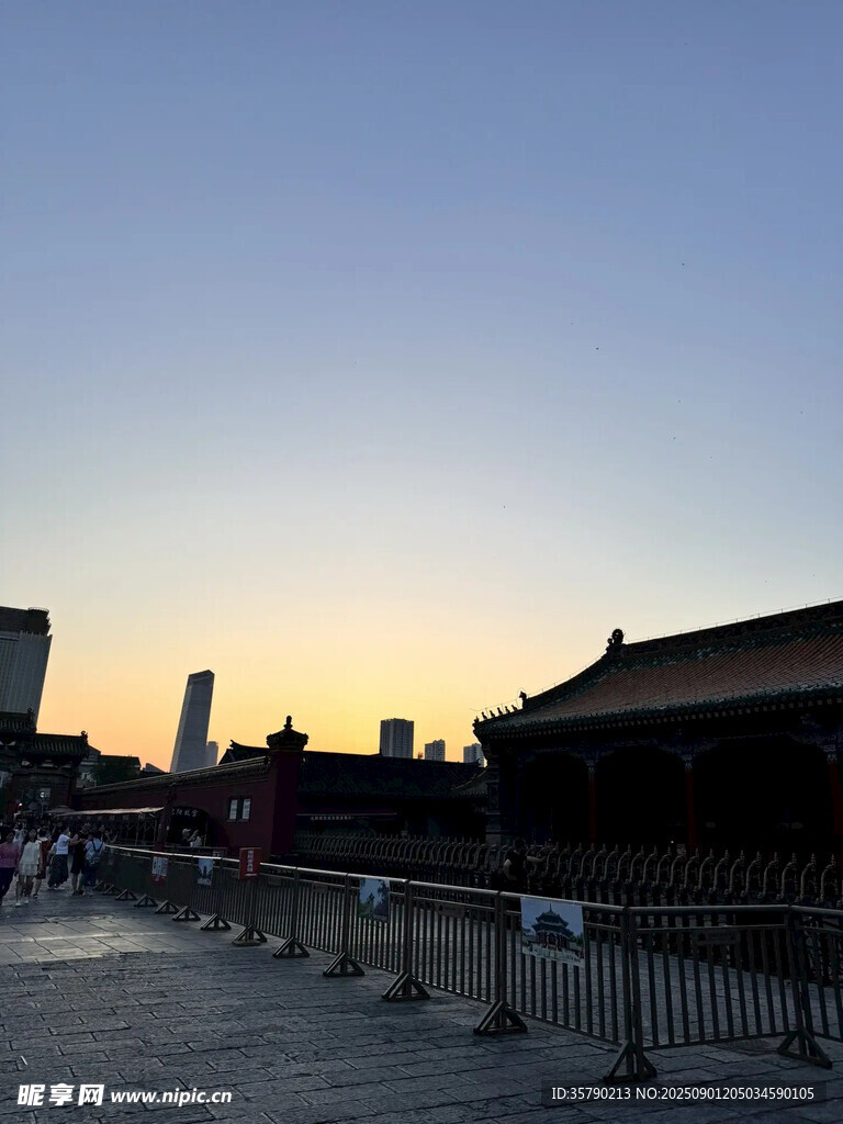黃昏下的古建筑景觀