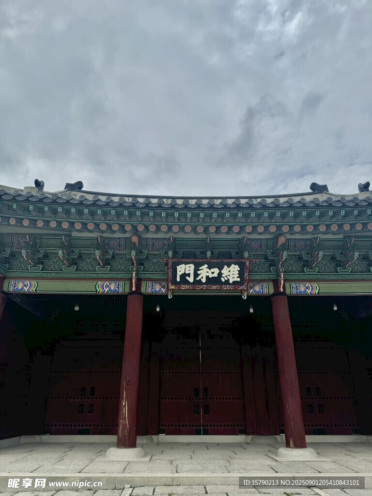 中式古建筑大門