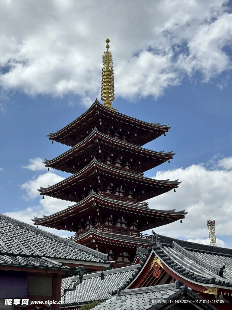 日本傳統(tǒng)五層寶塔景觀