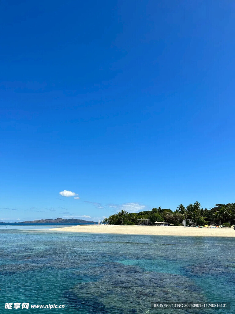 美麗海島清澈海域風(fēng)光