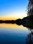 湖畔黃昏美景