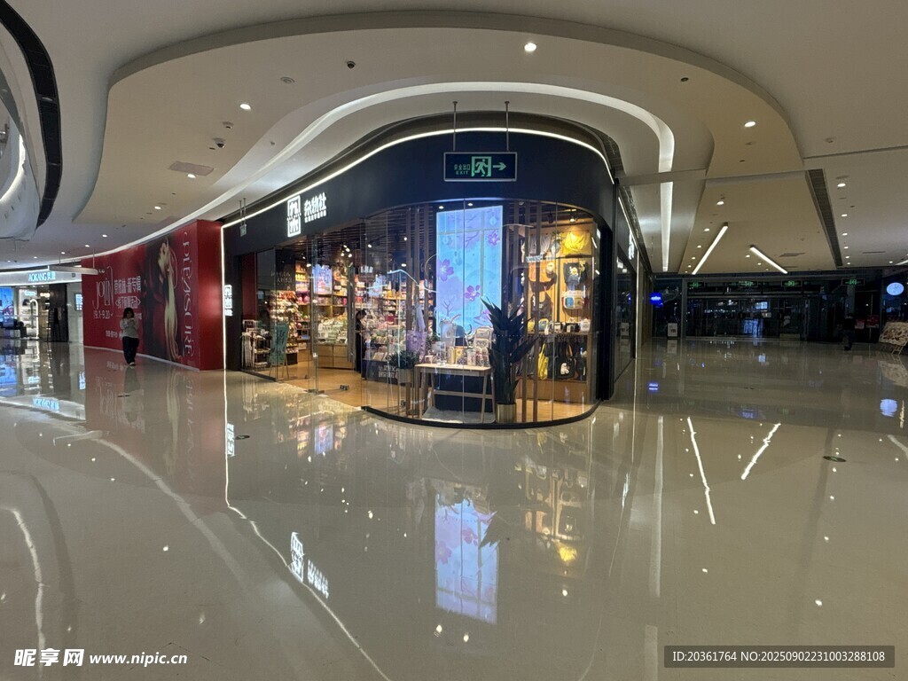 現(xiàn)代商場內(nèi)景展示