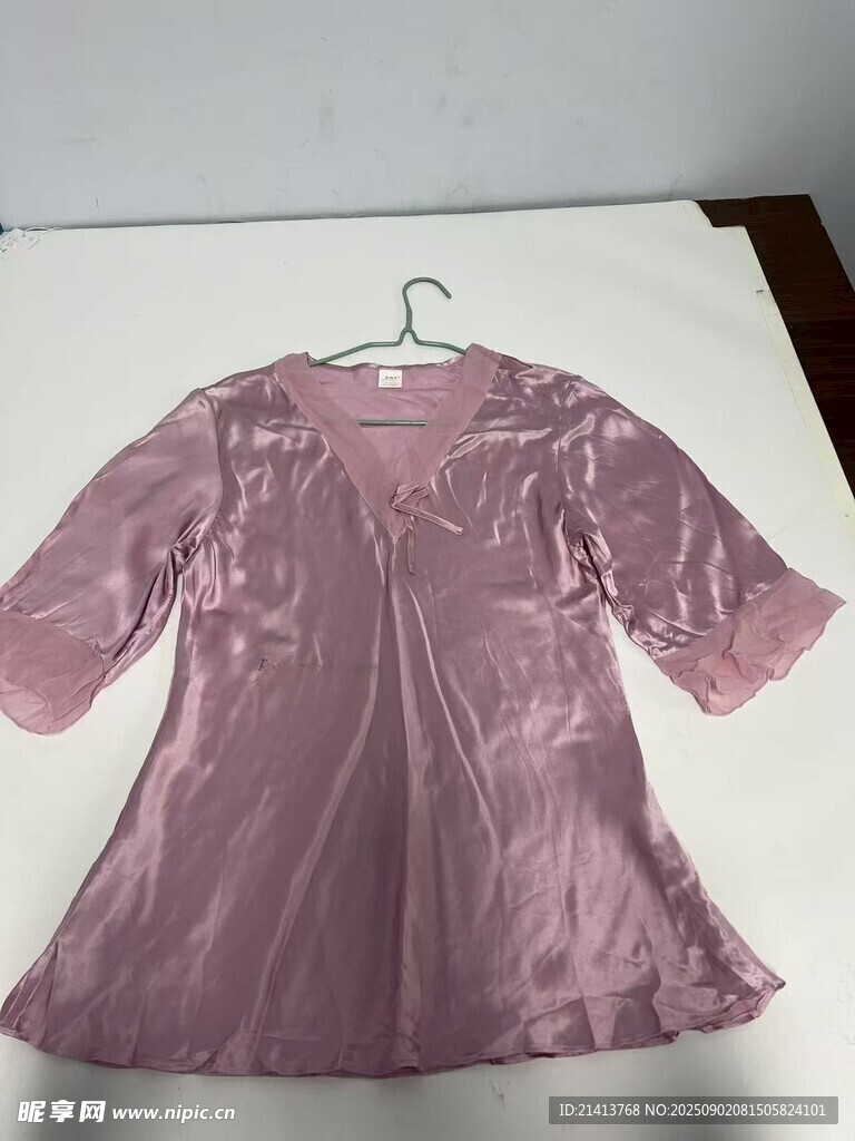 淡紫色中袖上衣展示