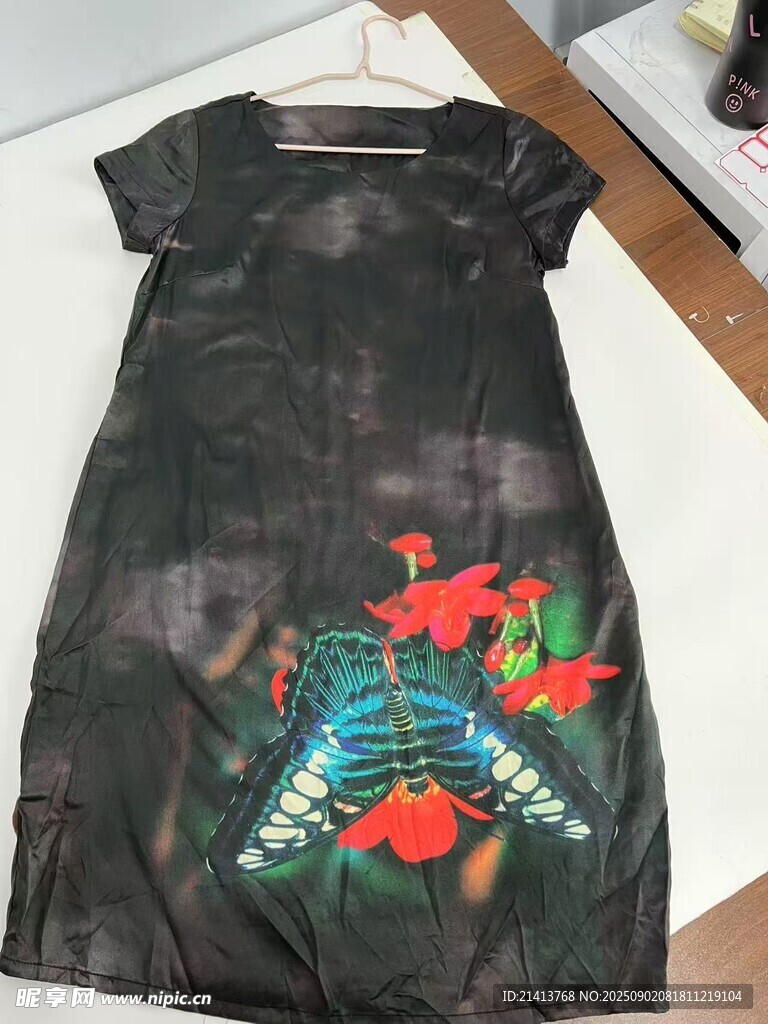 個性印花黑色連衣裙