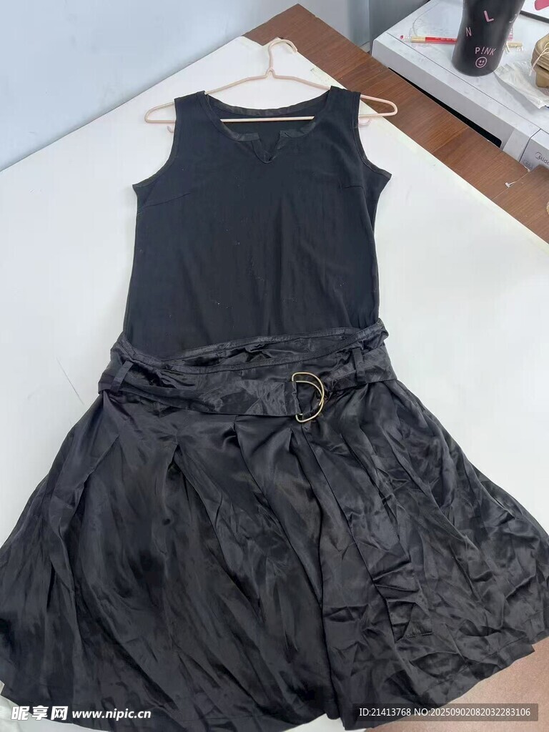 黑色無袖蓬蓬裙展示