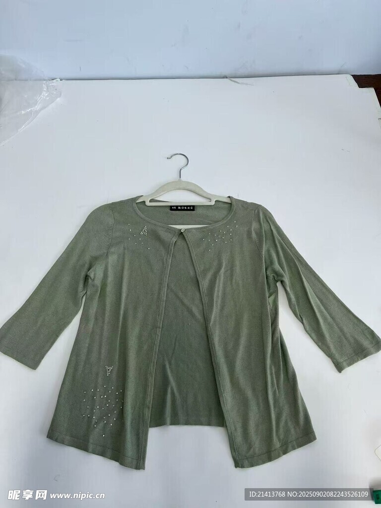 綠色七分袖上衣掛拍展示