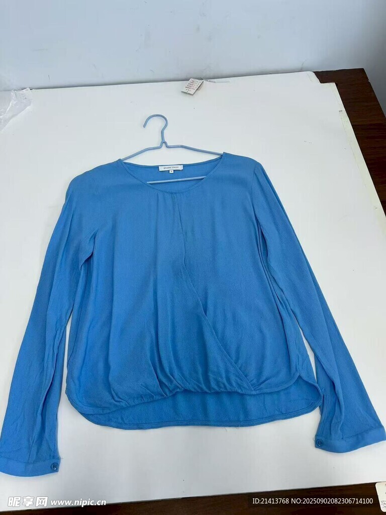 藍(lán)色長袖上衣展示