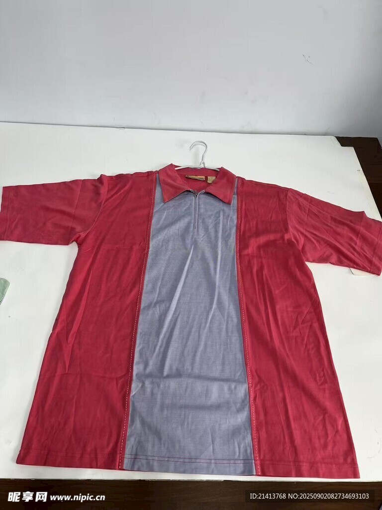 紅色拼接款長袖上衣展示