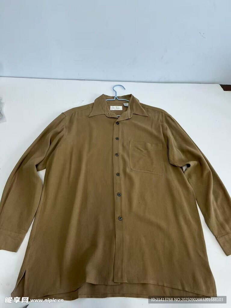 棕色長(zhǎng)袖中式上衣展示