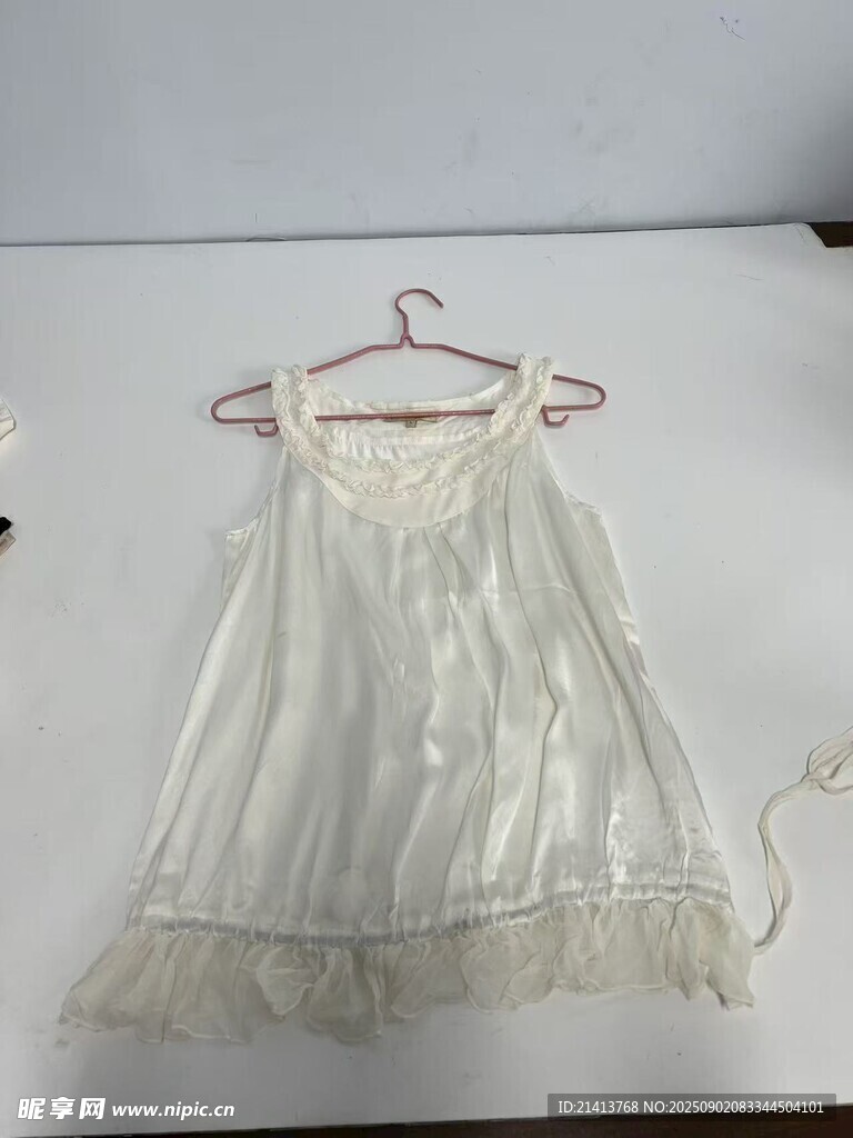 白色蕾絲女童吊帶裙
