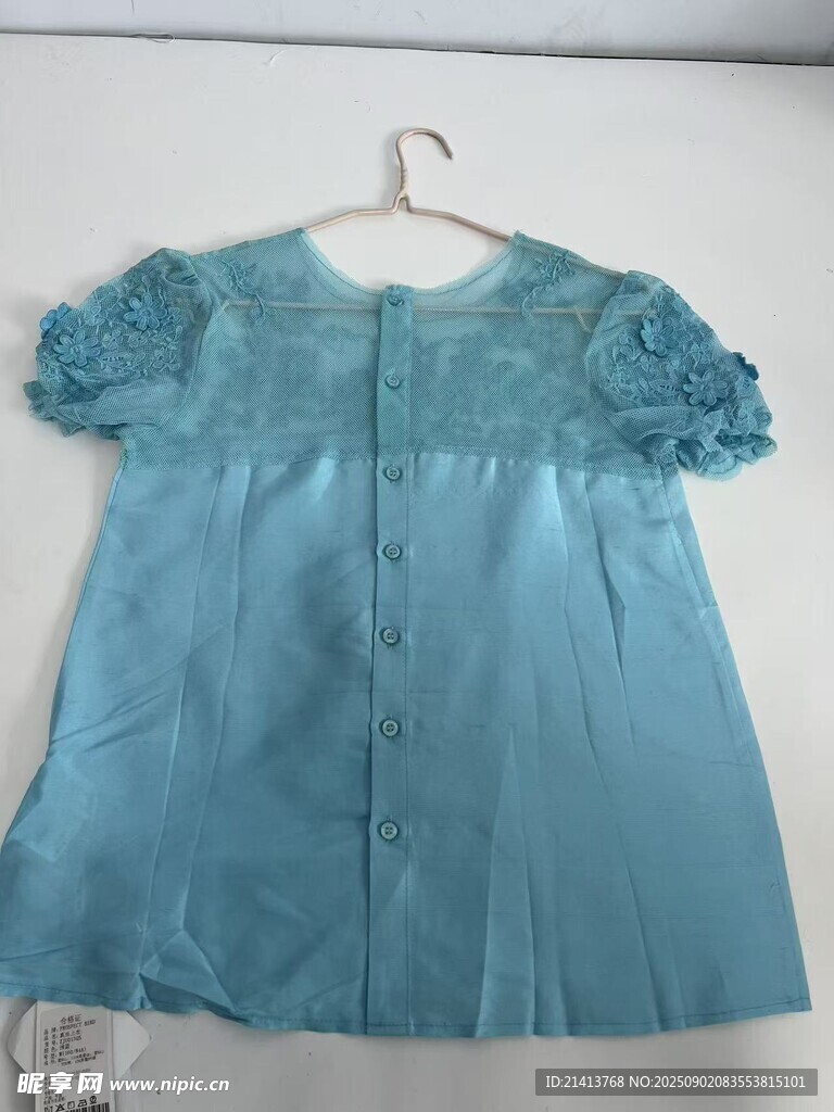 淺藍(lán)色短袖蕾絲花邊女上衣