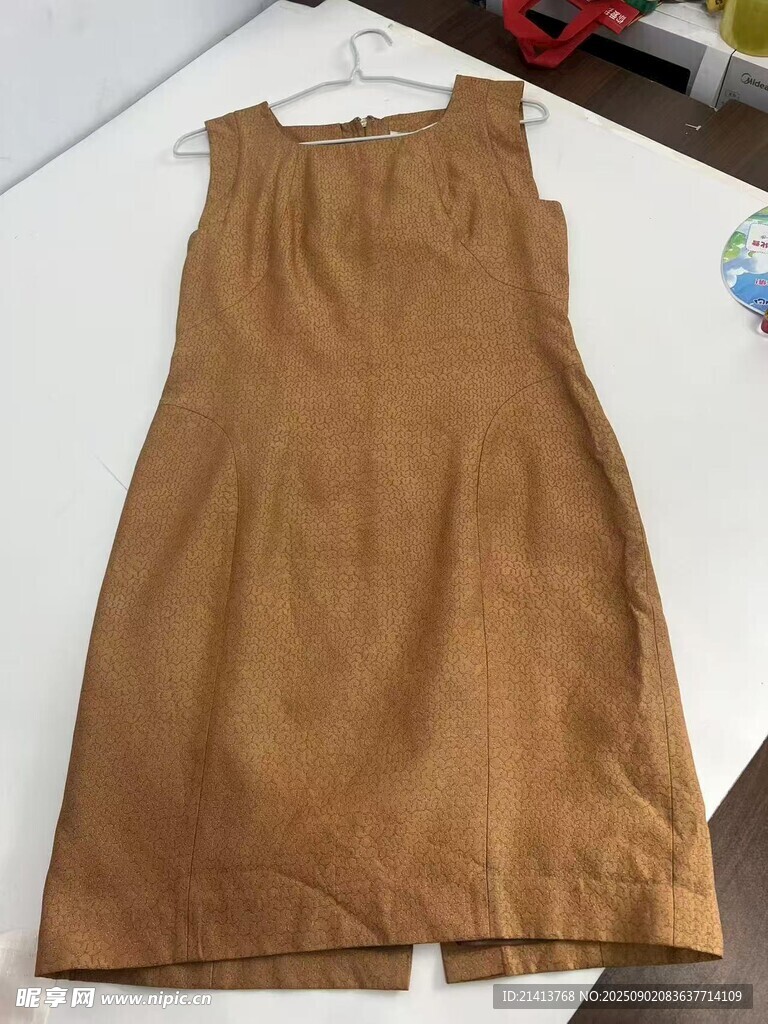 棕色無袖連衣裙展示