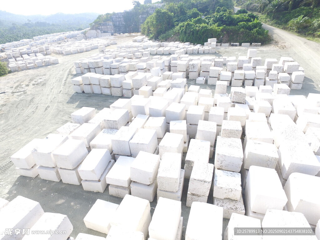 大理石礦山堆場