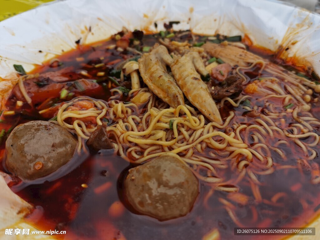 紅油飄香牛肉丸面條