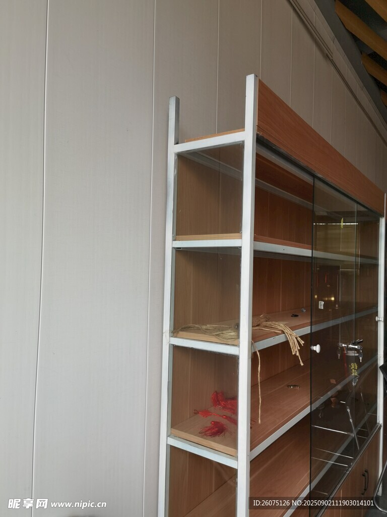 靠墻金屬置物架展示