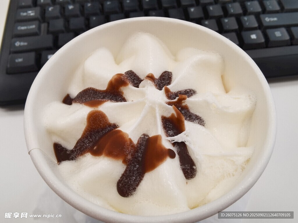 巧克力醬淋頂?shù)拿牢侗苛? />
                            </div>
                    </div>
                </div>



                <div   id=
