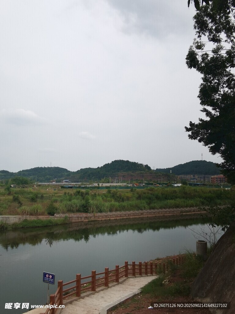 湖畔風(fēng)光寧?kù)o山水景致