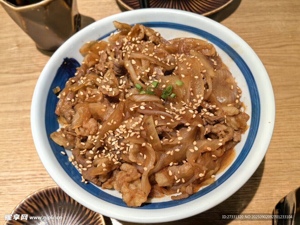 美味牛肉蓋飯
