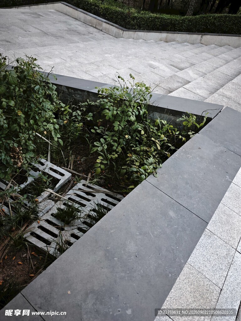 現(xiàn)代景觀中的綠植格柵設(shè)計(jì)