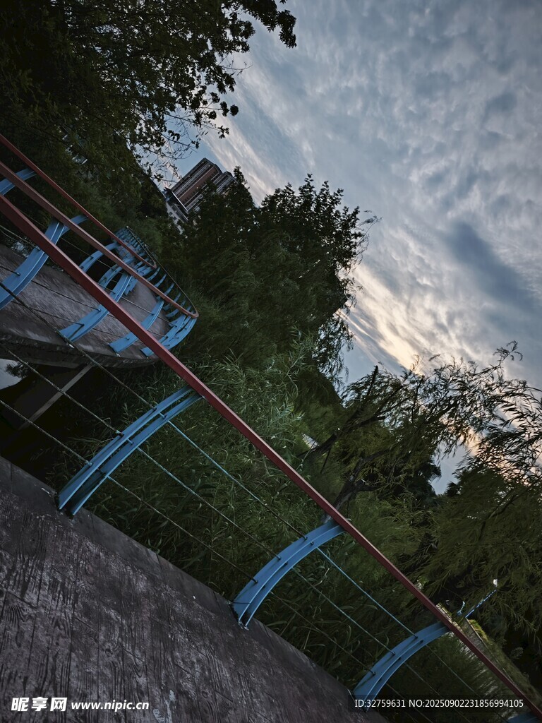 戶外游樂設(shè)施與自然景觀