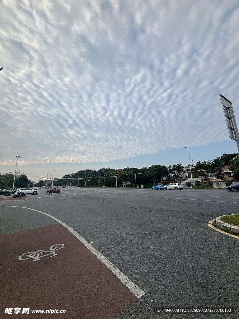 城市道路與天空景觀